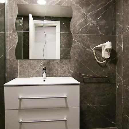 Phaedrus Living: Luxury 502