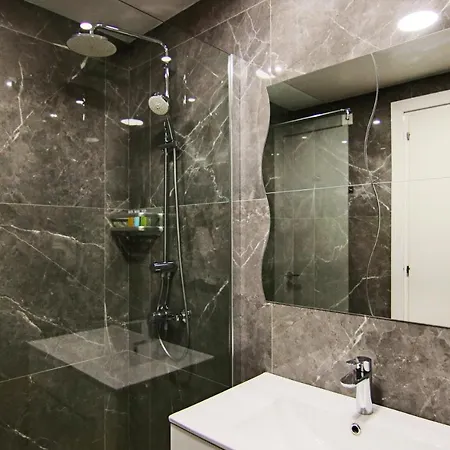 Apartment Phaedrus Living: Luxury 502